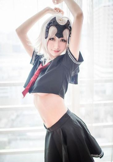 娇妻被3个人同时开疱