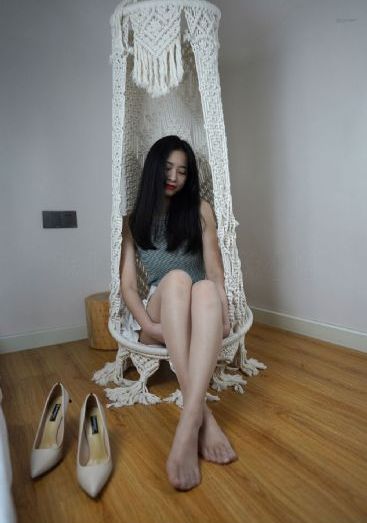 董事长助理和秘书在办公室