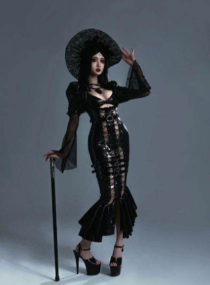 小妖精被骑跨h扭动臀部