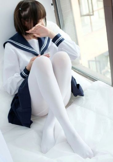 手慢慢的伸进我的裤子