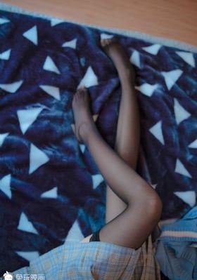 小受光屁股撅高 调教